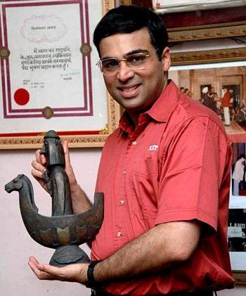 Viswanathan Anand Wiki, Age, Biography, Wife, Family, Awards and  Achievements - Hoistore