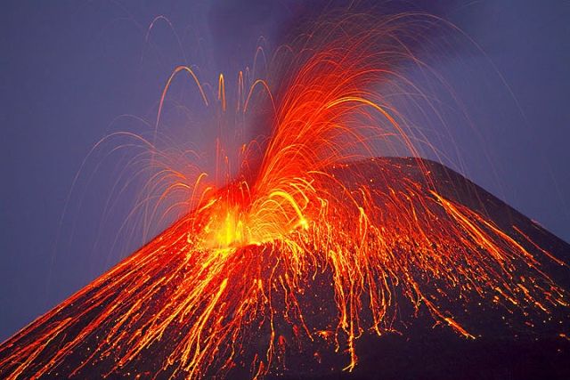 Mt.  Erupção de Fuji, Japão