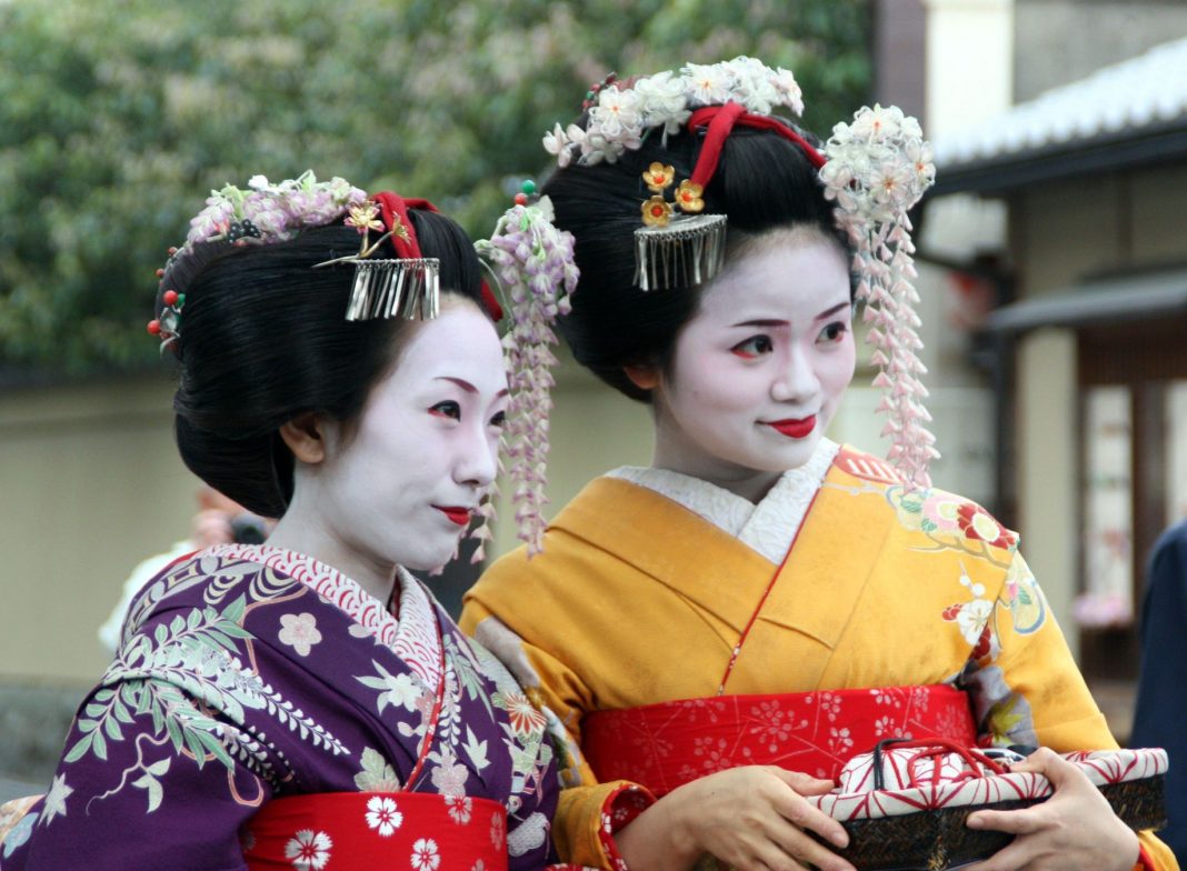 38 Amazing Facts About Geisha You Can't Miss - OhFact!